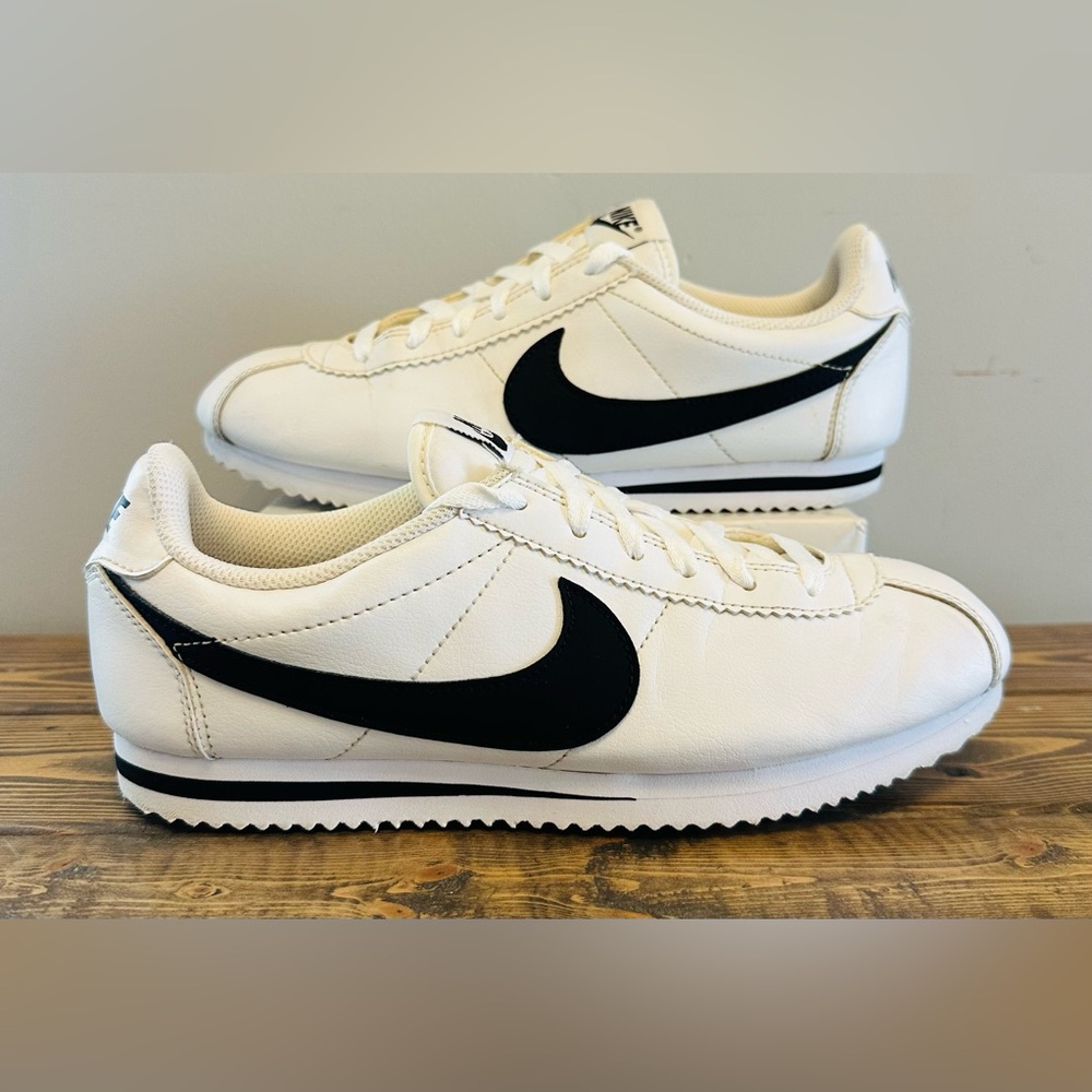 Nike Cortez Classic White Black Leather Sneaker Shoes 807471-101 Size 5.5Y
